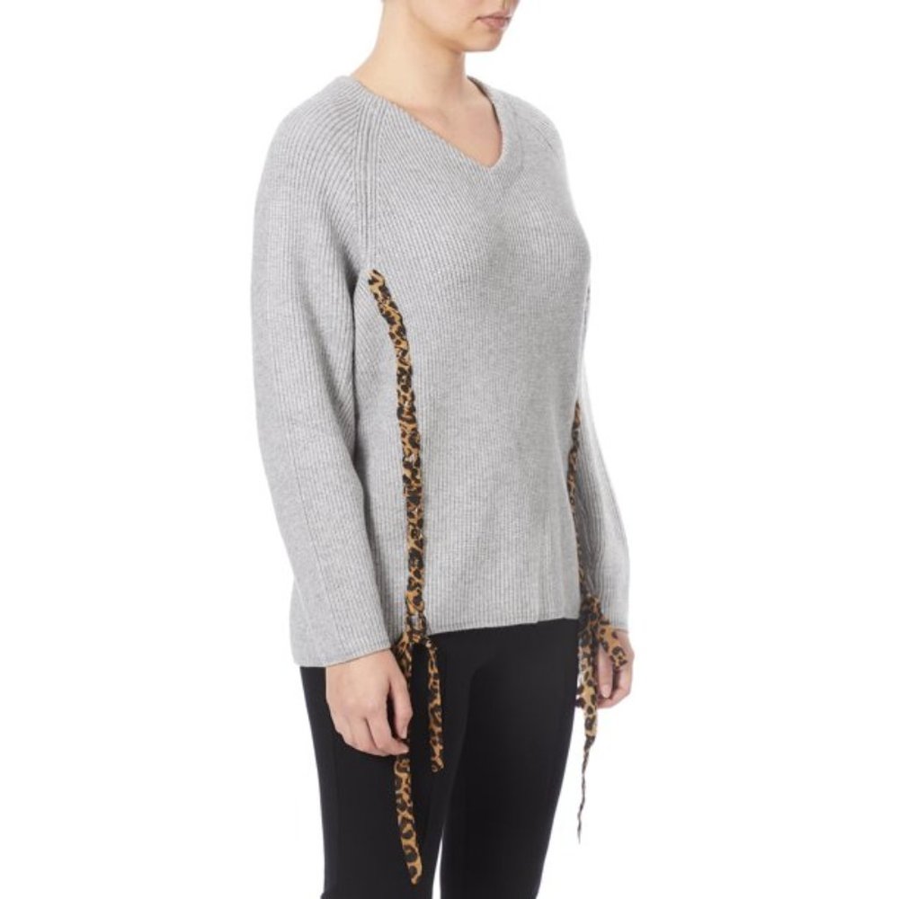 SYMMETRY GRAY RIBBED V-NECK SWEATER WITH LEOPARD TRIM SMALL